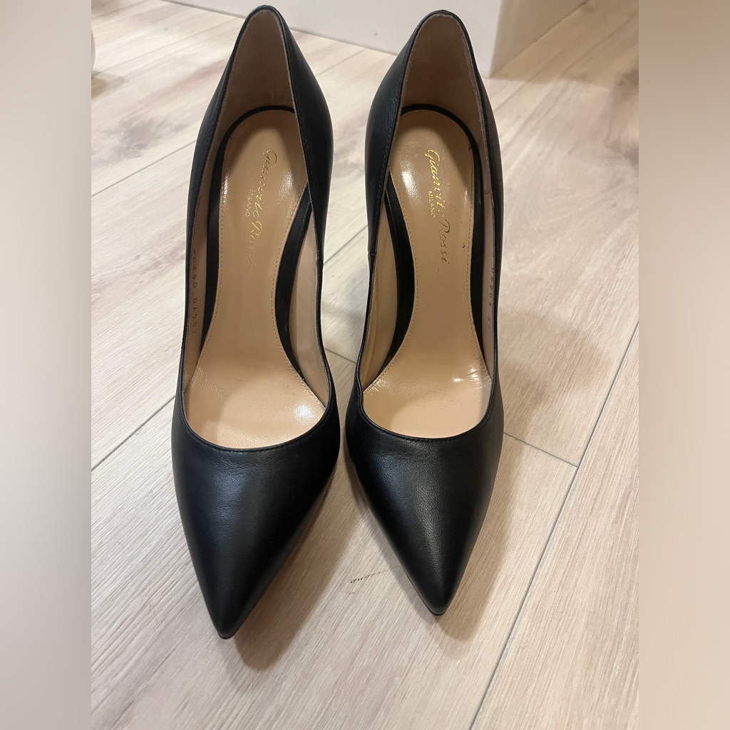 Brand New Never Worn Goanvito Rossi Black Pumps Size 37